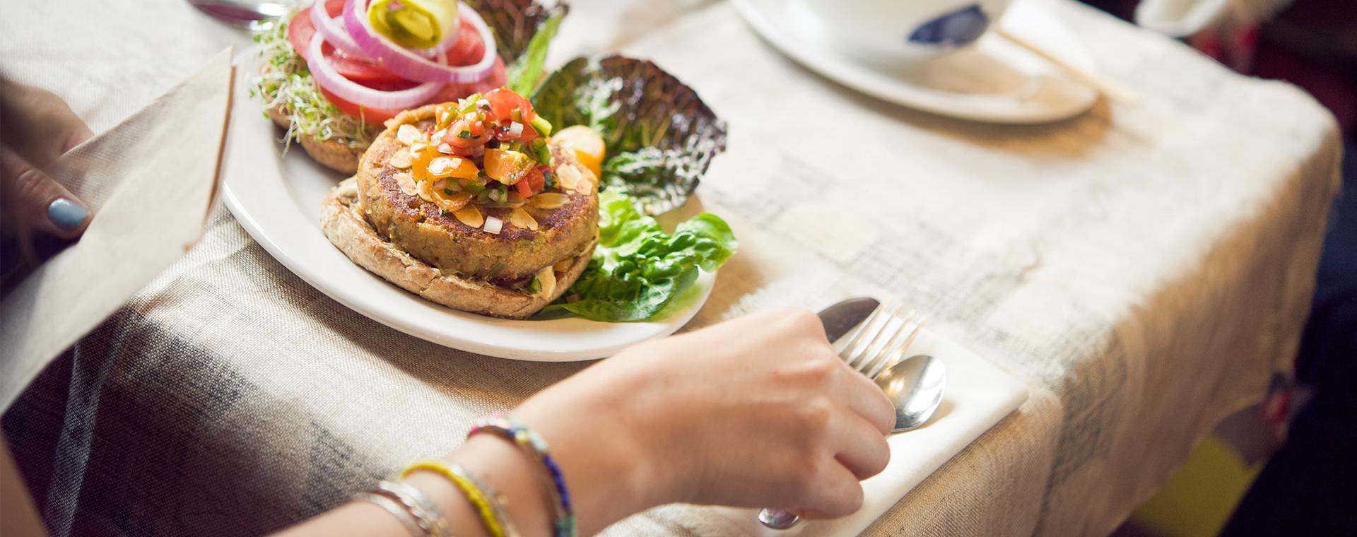 Restaurants, cafes, pubs & nightlife